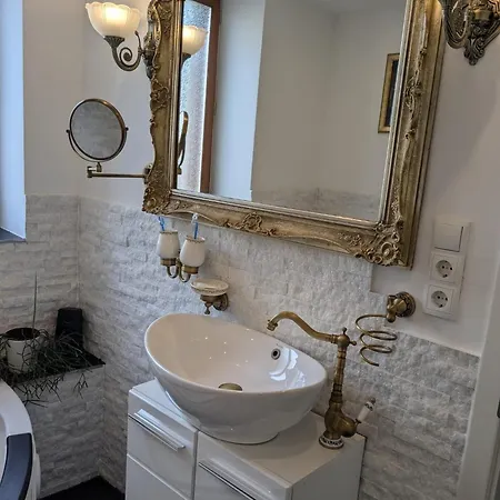 Altes Haeusle Am Waschbach-weinberg