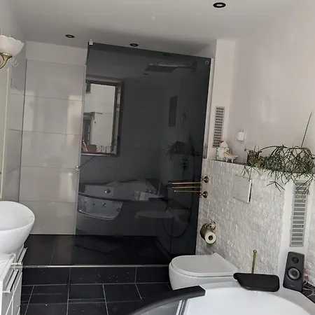 Altes Haeusle Am Waschbach-weinberg