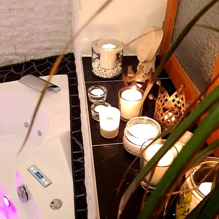 Altes Haeusle Am Waschbach-weinberg * Edenkoben