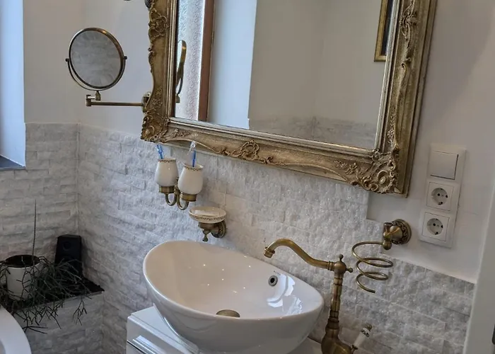 Altes Haeusle Am Waschbach-weinberg